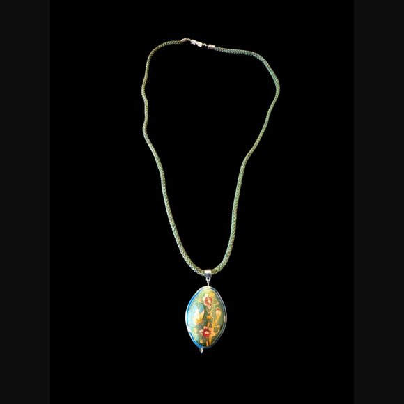 Vintage Cloisonne Butterfly 1.5" Pendant On A 24" Green Rope Chain - Picture 5 of 7